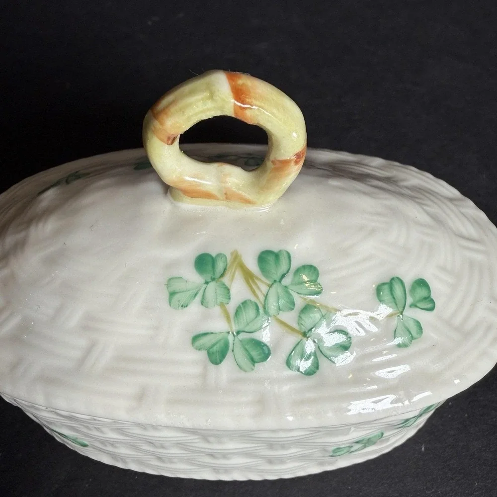 Vtg BELLEEK Ireland Porcelain Lidded Trinket Box Shamrocks Basketweave